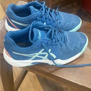 Girls size 2 ASICS tennis shoes (for the tennis court!)